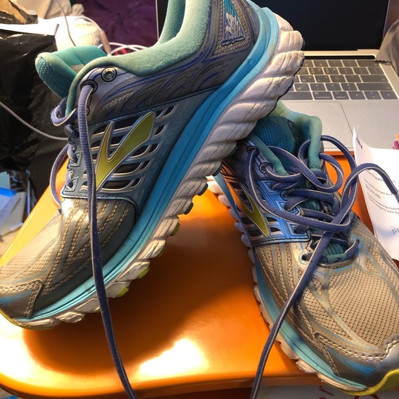 used brooks shoes